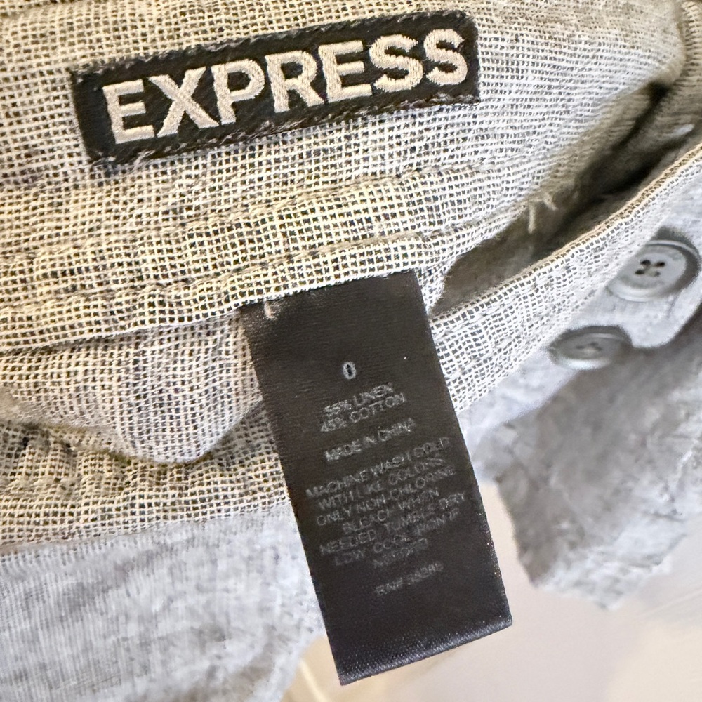 Express Gray Fabric Women's Button-Accent Shorts Size 0 - Picture 3 of 7